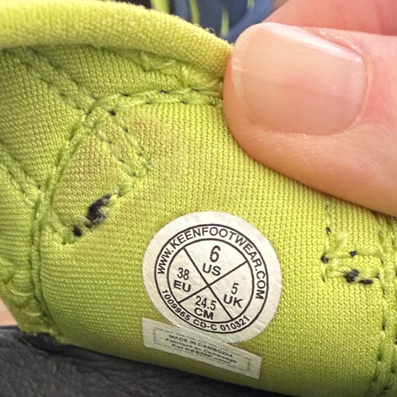 KEEN Black and Neon Green Sandals - Picture 2 of 6